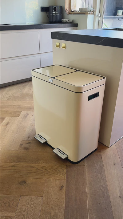 Dubbele prullenbak met FreshAura geurfilters en nieuwe afvalzakken